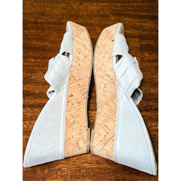 GUESS Silver Metallic Bow Wedge Sandals‎ Women's Size 8M Peep Toe Cork Platform - Picture 4 of 7
